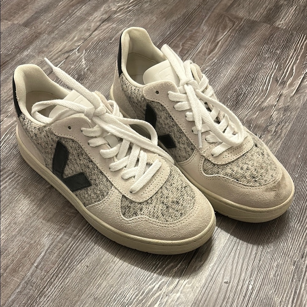 Veja Cream and Black Textured Sneakers